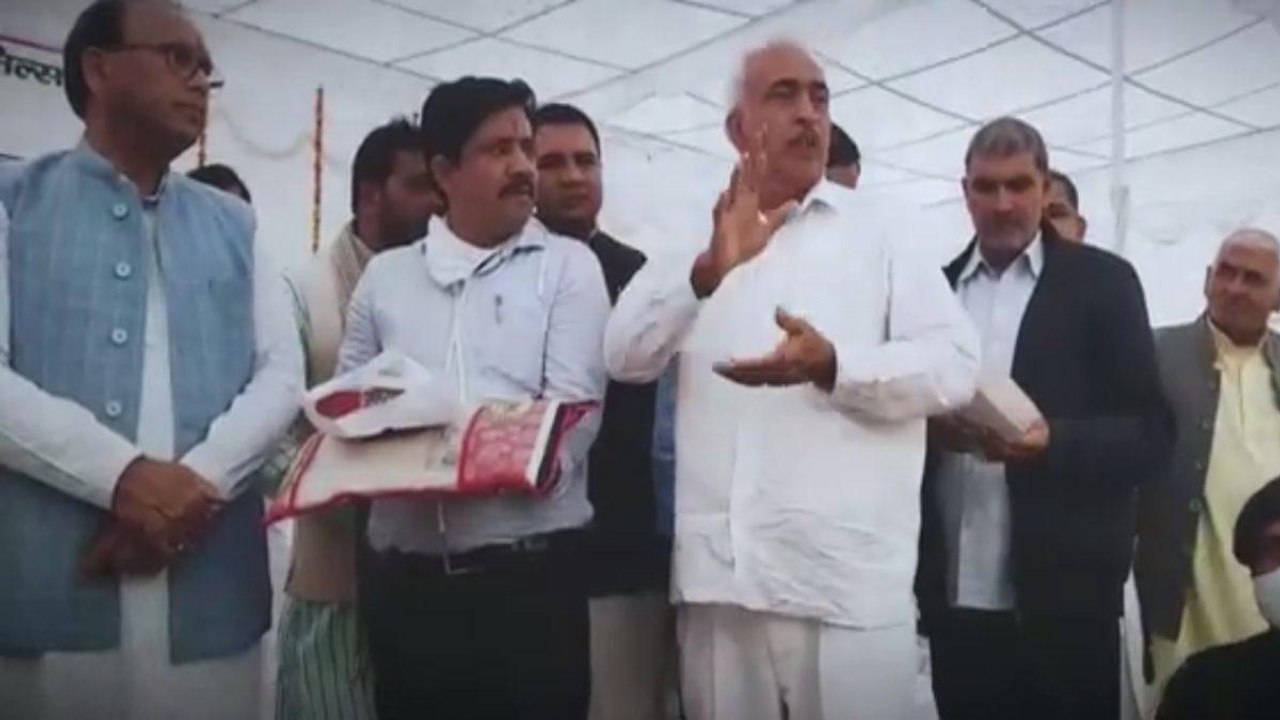 Farmer refuses award from minister, know what happened next