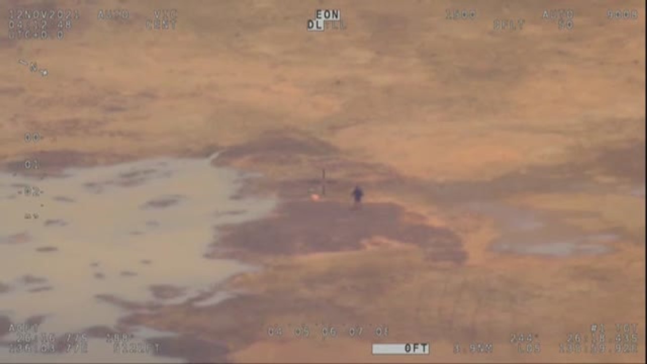 Envían suministros en avión a una familia atrapada por las lluvias en Australia del Sur