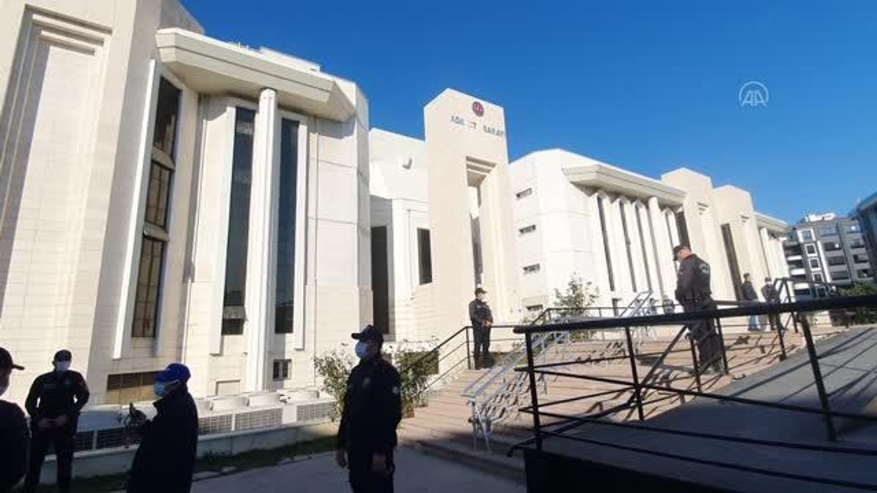 BALIKESİR - Polis memurunun şehit edilmesine ilişkin yakalanan 12 zanlı adliyede