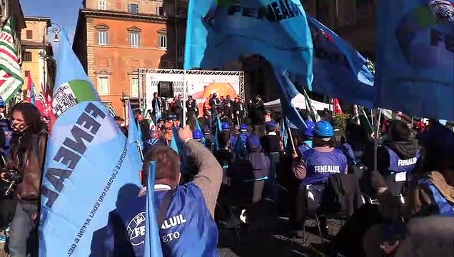 Morti sul lavoro, gli edili in piazza a Roma: In cantiere per vivere, non per morire