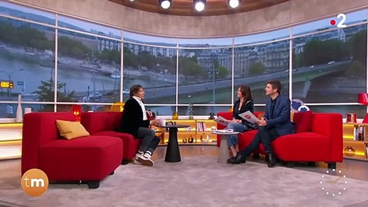 Laurent Voulzy était l'invité de Julia Vignali et Thomas Sotto dans "Télématin", le 9 novembre.