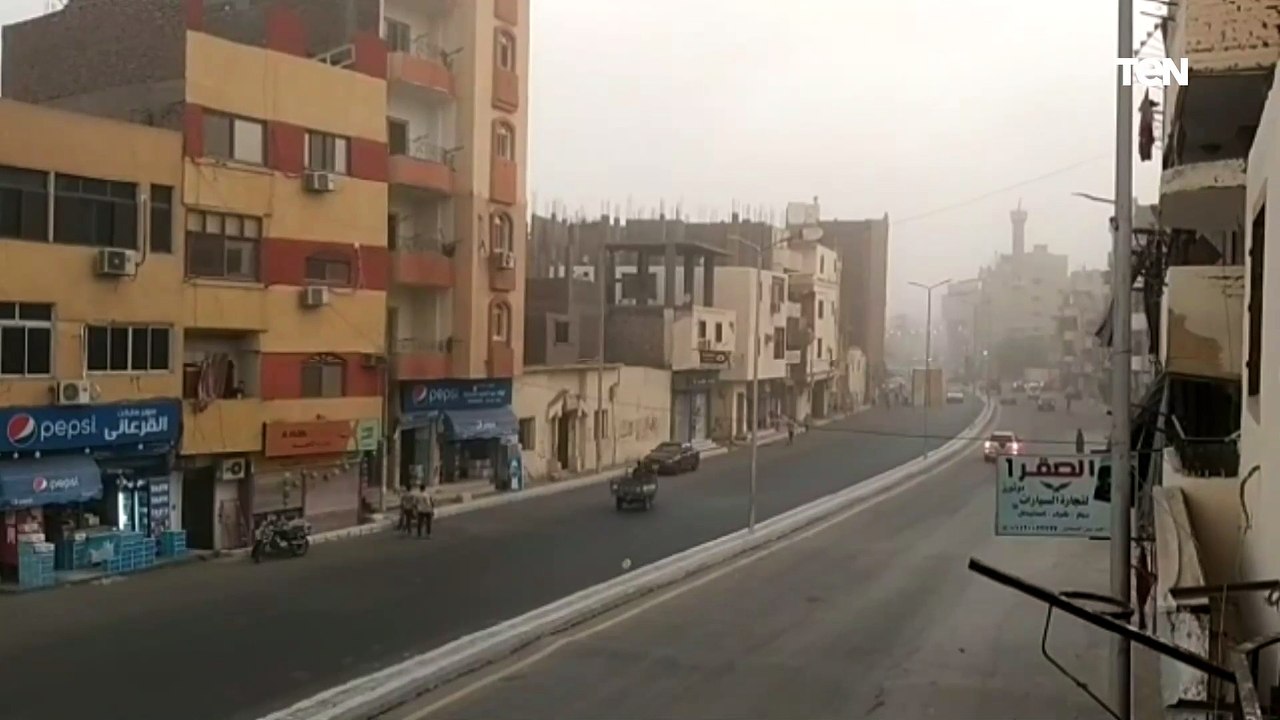 عواصف ترابية تضرب مدينة الأقصر