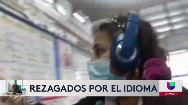 Estudiantes batallan con clases por la barrera del idioma