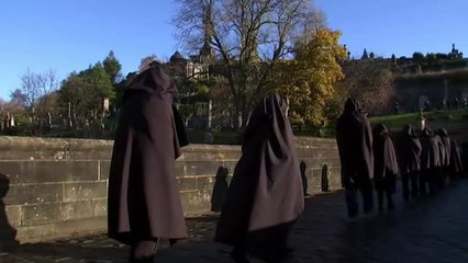 Extinction Rebellion organiza el funeral por la COP26 en un cementerio de Glasgow