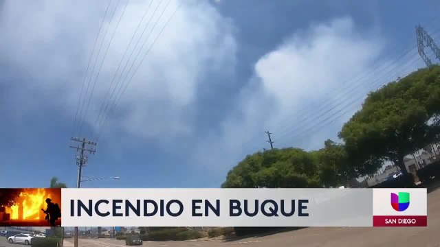 Incendio en buque de la base naval de San Diego