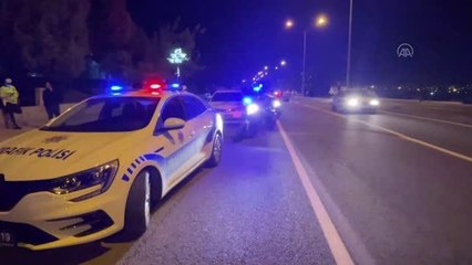 KAHRAMANMARAŞ - Kavgaya karışan kişi otomobilini çevredekilerin üzerine sürdü: 6 yaralı (2)