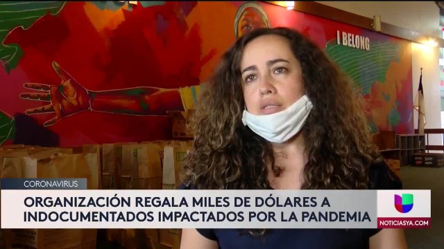 Entregan cheques de mil dólares a indocumentados durante la pandemia