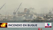 Luchan por apagar incendio en buque naval en San Diego