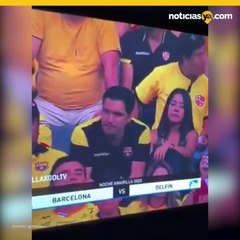 "Kiss Cam" exhibe a infiel en estadio de fútbol y ahora el video es viral