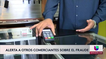 EN VIDEO: Mujeres le roban dos teléfonos a comerciante hispano