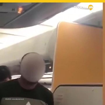 Britanicos molestos sacados del avión