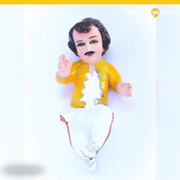 Venden en Mxico a nios Dios vestidos de personajes famosos