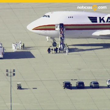 Evacuados de China por coronavirus llegan a base militar en California.mp4