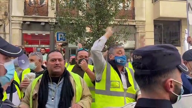 La vicepresidenta Yolanda Díaz, recibida a huevazos por los transportistas: ¡Fuera comunistas de Valencia!