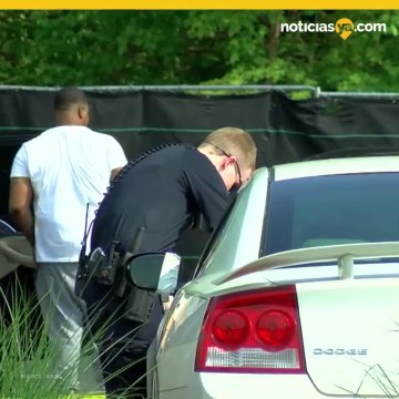 Guardaba una pistola en pa%c3%b1alera y se dispar%c3%b3 al cambiar a su hija.mp4