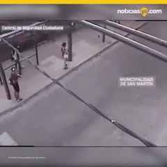 Ladrones se estrellan contra patrulla al huir de robo.mp4