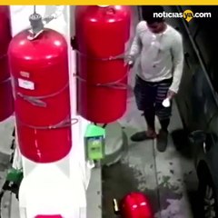VIDEO: Sujeto intenta explotar estación de gasolina en Nueva York