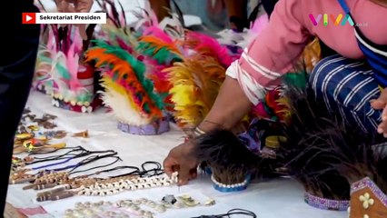 Jokowi Borong Kerajinan Papua di Pasar Noken Taman Imbi