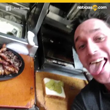 Cliente prepara su propia comida mientras empleados dormían