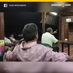 Broma pesada de disparos por la espalda