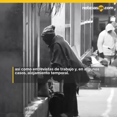 Ciudad emplea a indigentes para recoger basura en la calle