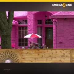 Hombre pintó toda su casa de rosa, ahora los vecinos se quejan