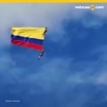 Mueren dos soldados al caer desde helicoptero en desfile de Colombia