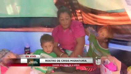 La historia detrás de la foto de madre e hijos huyendo de gas en la frontera