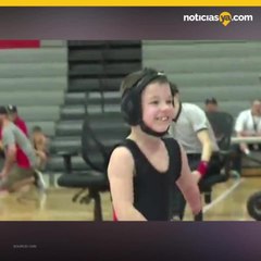 Niño de Illinois que nació sin pies y manos es campeon de luchas