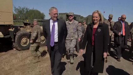 Tropas y migrantes de caravana