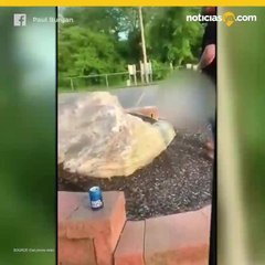 Graban a hombre orinando sobre monumento de nio que muri de cncer