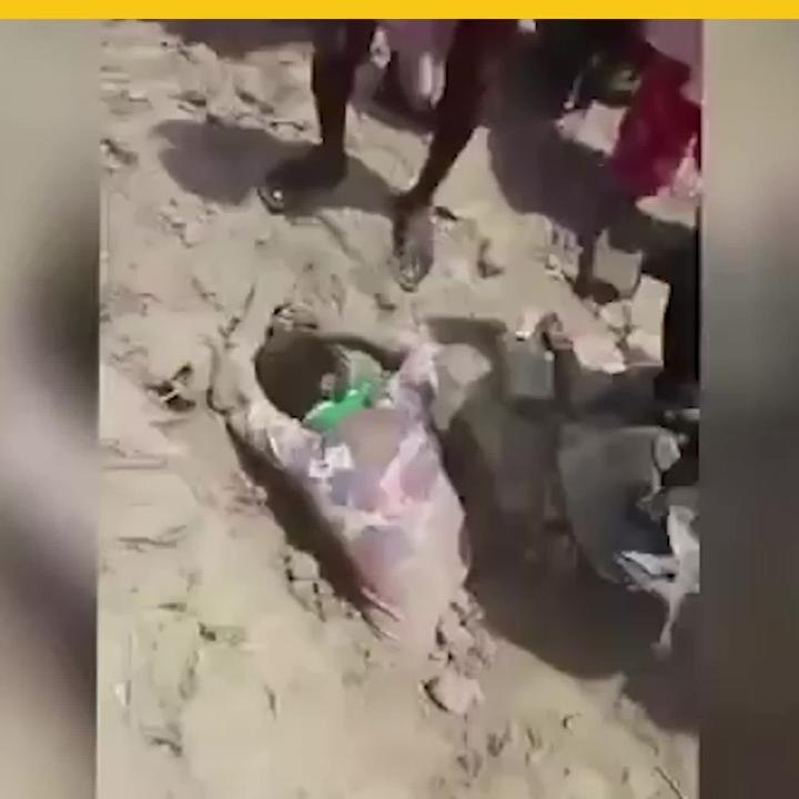 Joven enterrada en India