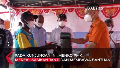 Menko PMK Serahkan Bantuan ke Kampung Nelayan Kumuh di Papua