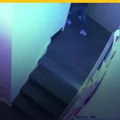 Sorprenden a empleada de guardería lanzando a niña