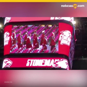 Padres de Parkland reciben diplomas póstumos de sus hijos