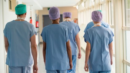 Covid-19 : les entrées à l’hôpital s’accélèrent dans la majorité des départements, notre carte de France