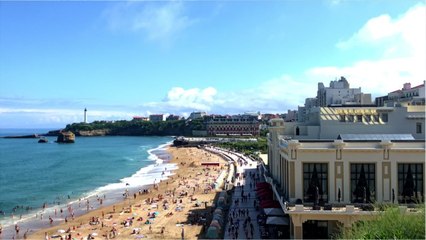 Odeur nauséabonde, état grippal : pourquoi Biarritz ferme ses plages