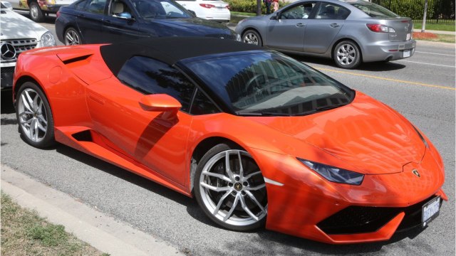 Il avait bloqué l’autoroute pour un mariage, le conducteur abîme sa Lamborghini et finit en prison