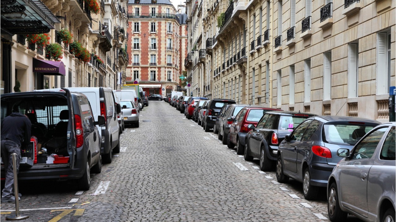 Deux-roues électriques : comment profiter du stationnement gratuit à Paris ?