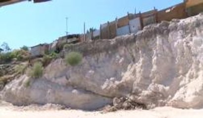 Evacuan a familias en colonia de Tijuana por deslizamiento de tierra