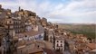 Le village sicilien qui a inventé la maison à 1 euro fait marche arrière