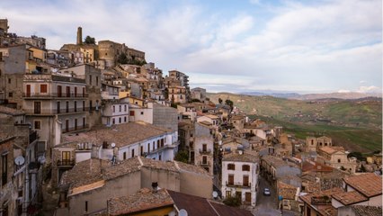 Le village sicilien qui a inventé la maison à 1 euro fait marche arrière