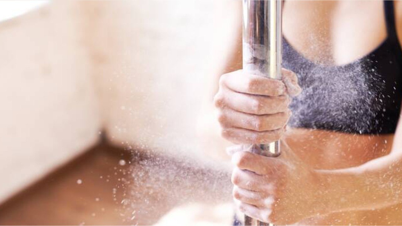 Troyes : une prof de pole dance refuse l'accès à ses cours aux personnes vaccinées