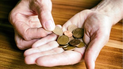 Il dépose moins d'un euro à la banque, on lui demande l'origine de ses fonds