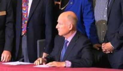 Gobernador firma ley que promueve intercambio comercial binacional