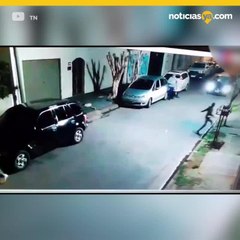 Defiende a abuelo de robo con un palo