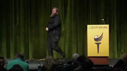 "Strip tease" en Convención del Partido Libertario