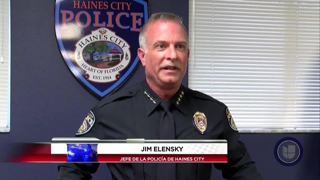 Auto atravesó casa de familia hispana en Tampa Bay