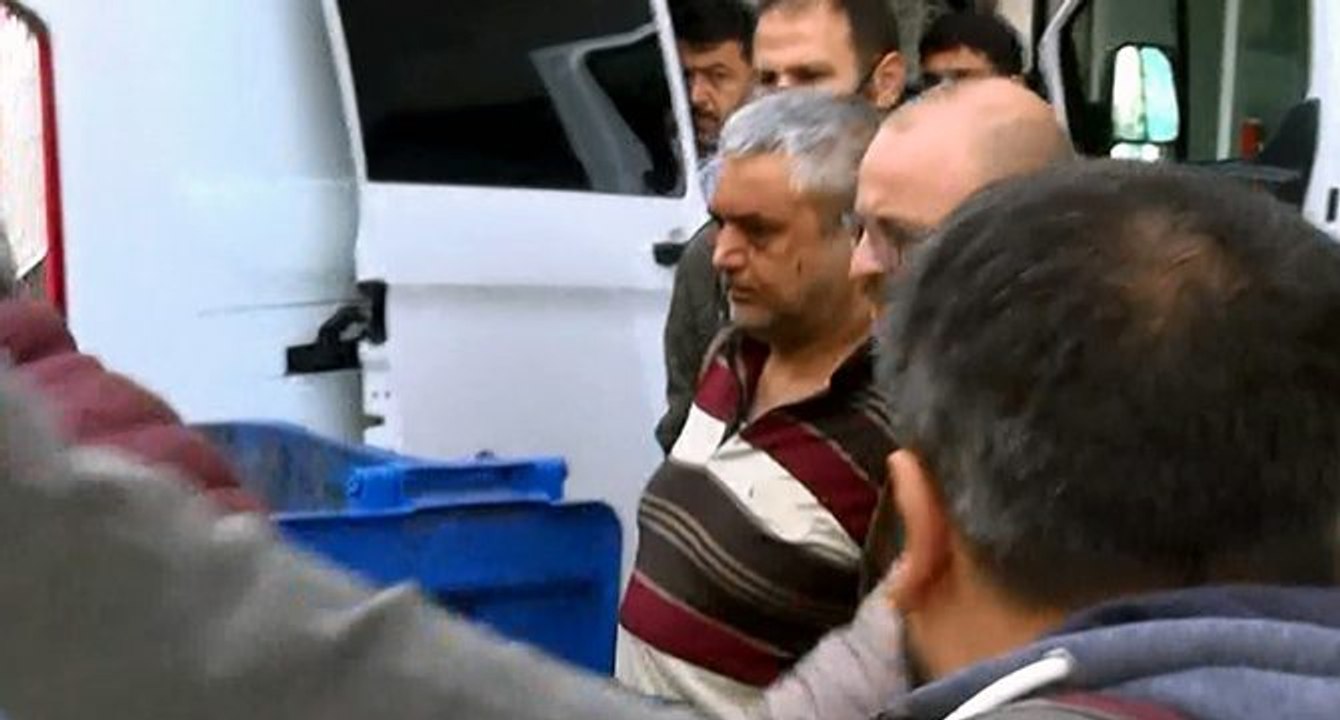 Tartıştığı babasını, boğazını keserek öldürdü