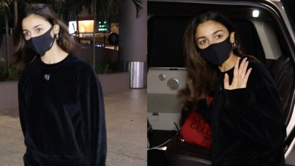 Alia Bhatt मुम्बई एयरपोर्ट पर हुईं Spott, Rough and Tough look आया नजर | FilmiBeat